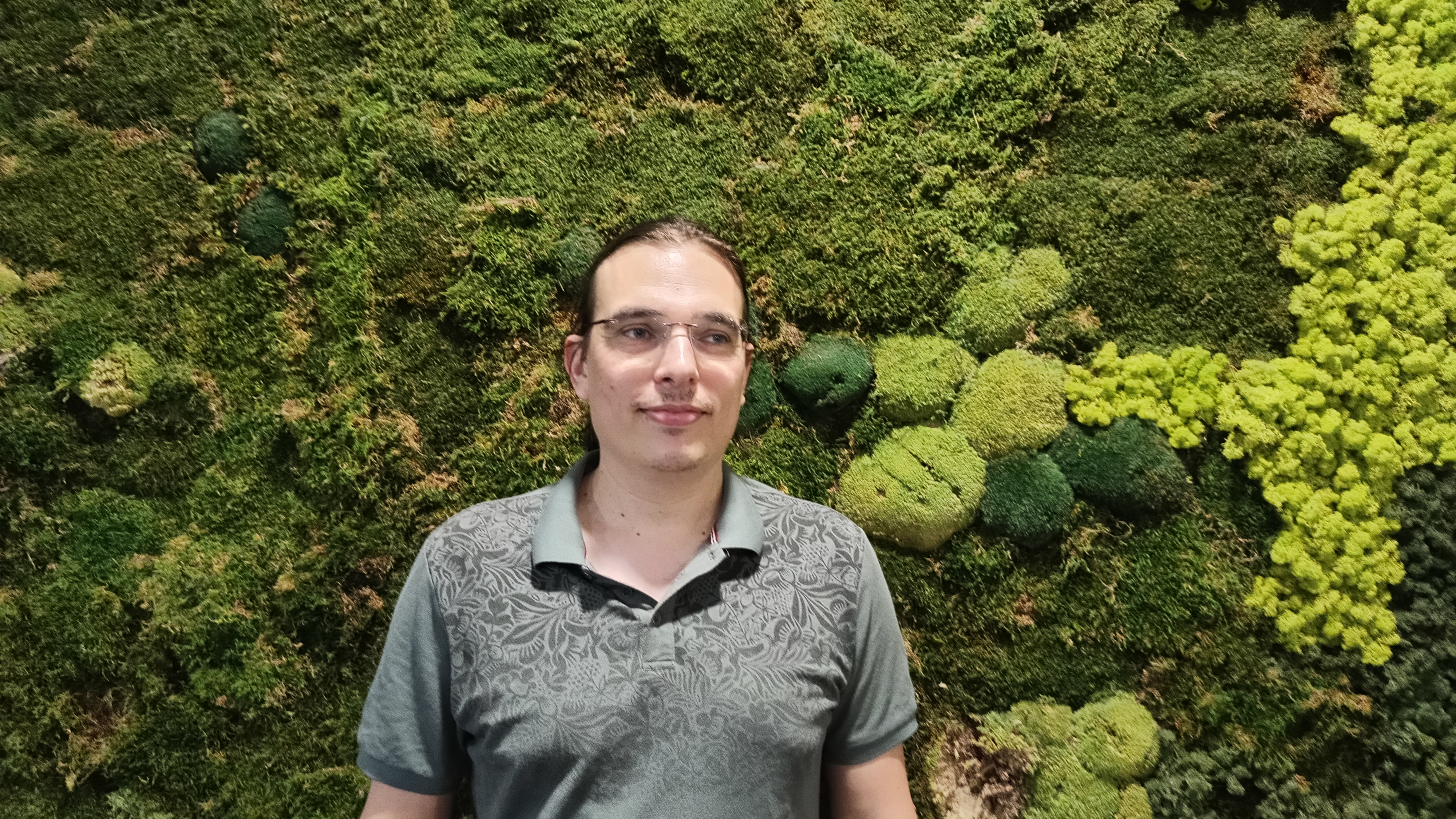 Photo of Julien Georges, the producer behind Selecting Frequencies.